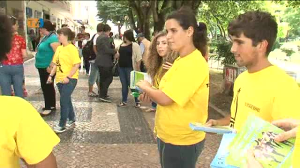 Filhos do Coração angariam assinaturas no Parque Delfim Guimarães